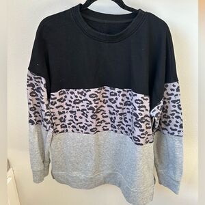 DEL WOMENS LEOPARD PULLOVER SIZE XL